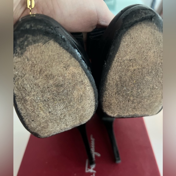 123. Salvatore Ferragamo Osimo Black Heels - Picture 10 of 10